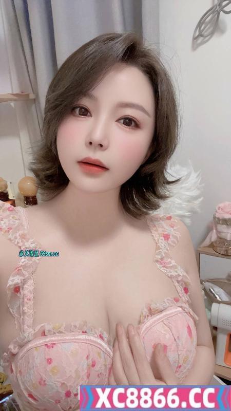 丰满大胸短发妹子