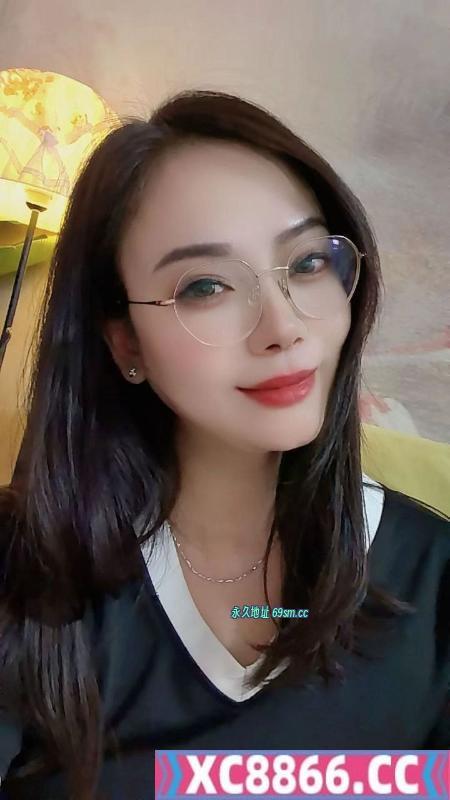 大奶眼睛熟女