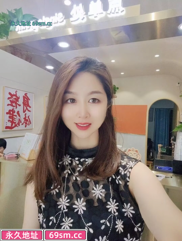 江岸小少妇
