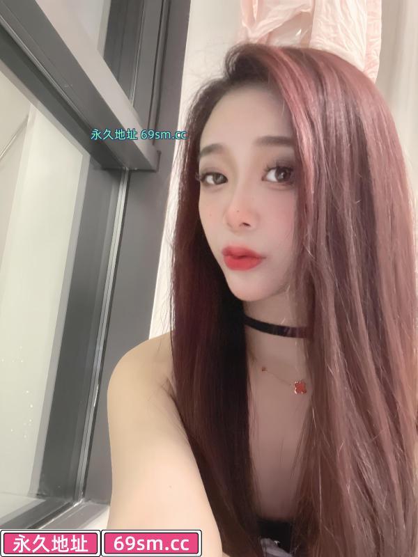 大眼长腿小姐姐