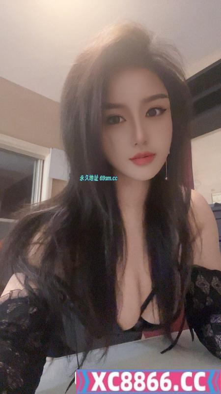 前凸后翘白苏妹