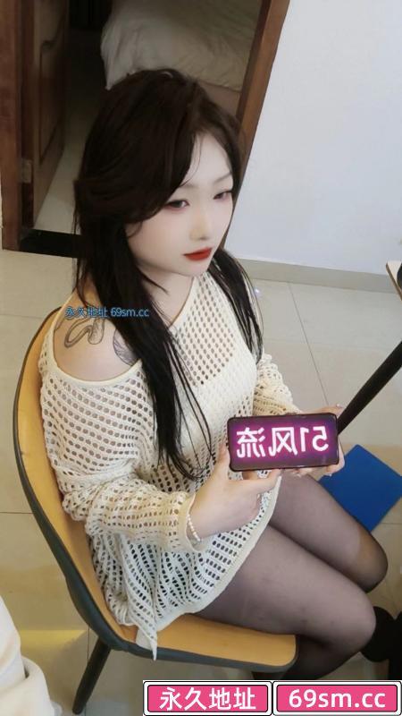 黑丝诱惑小胖妹