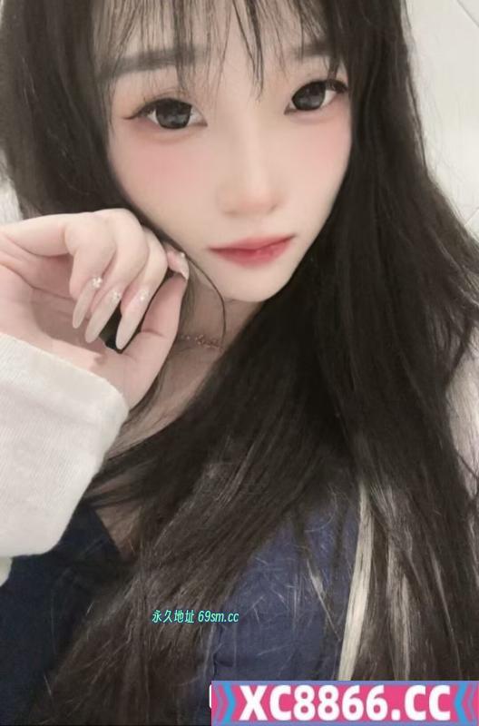 蜀山肤白瘦妹子