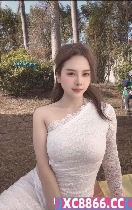 南门性感大奶小妹儿