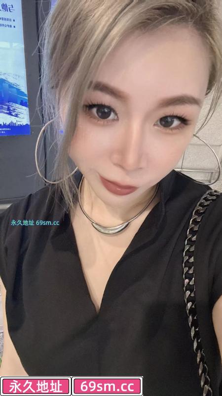 倒挂美娇娘猫咪