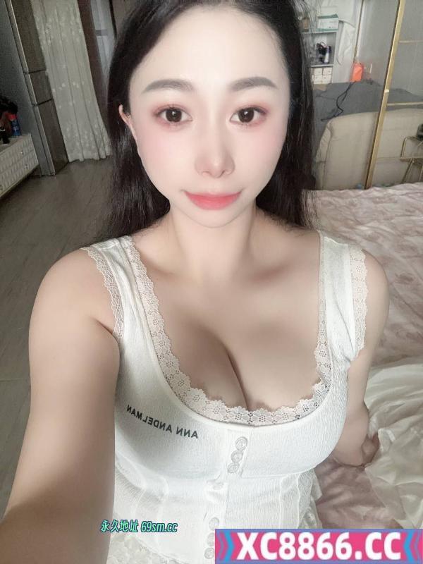 大胸翘臀妹子