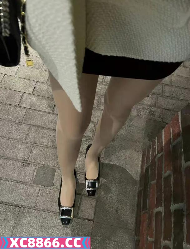 一个胸大女孩