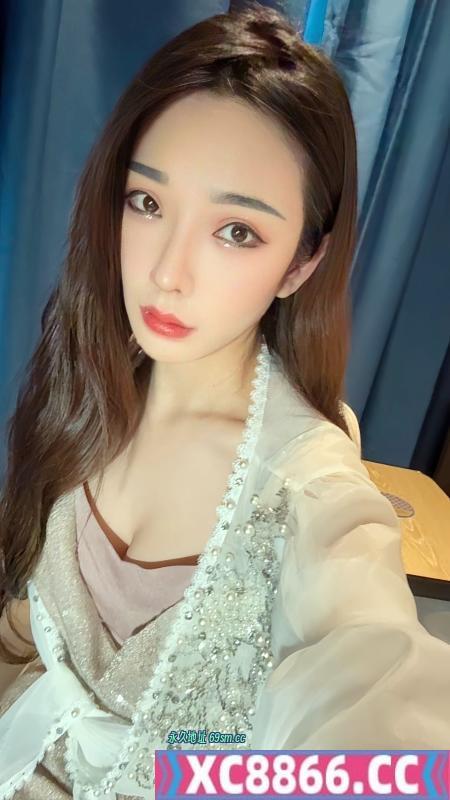 娇小型骚女泡泡