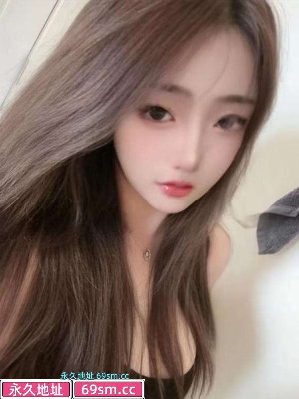 大胸嫩妹佩佩
