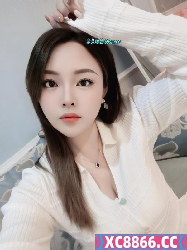 大胸气质小美女