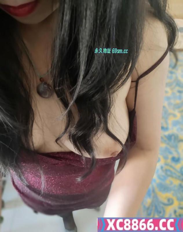 可以舌吻的大胸少妇