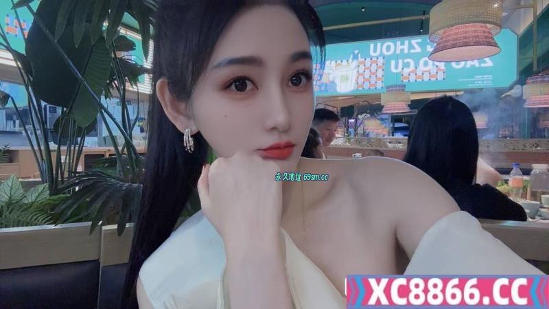 舞蹈老师雅雯流连忘返