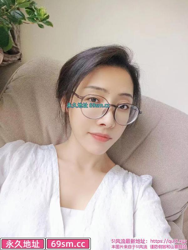 眼镜御姐娜娜姐