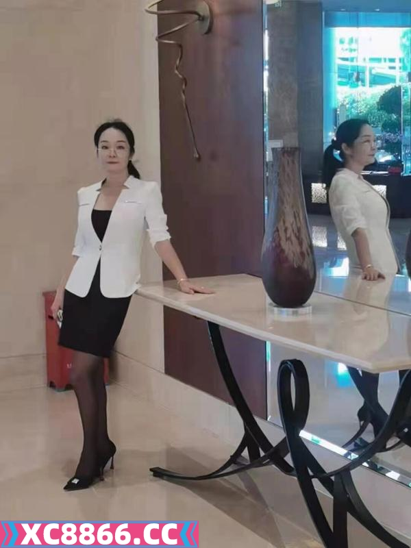 罗湖戴眼镜少妇