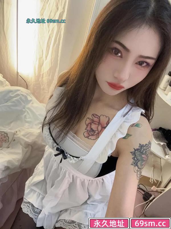 制服纹身妹雅诗
