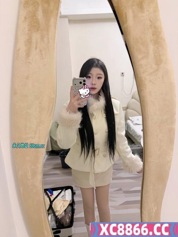 白嫩小姐姐
