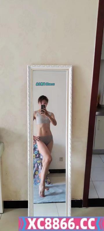 热爱健身的马甲线美女