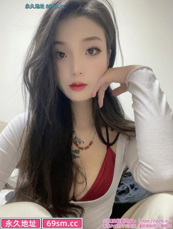 武侯嫩胸小骚妹