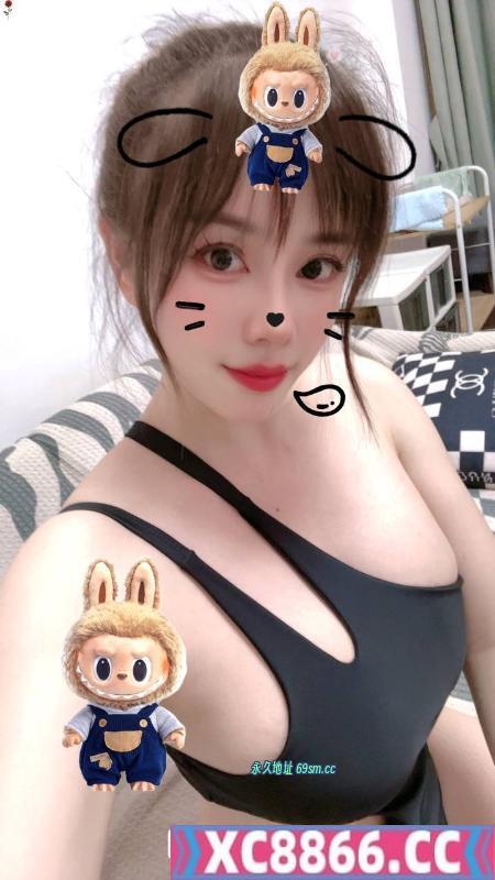 白嫩大奶小甜心
