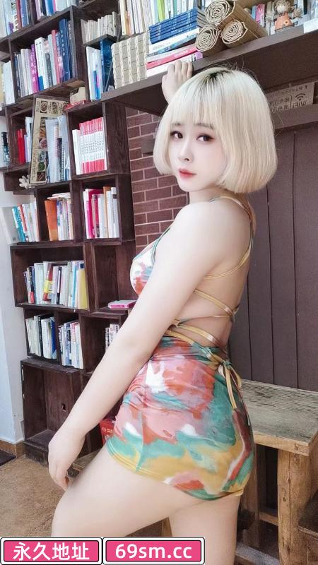 肉丝大屁股骚妹子