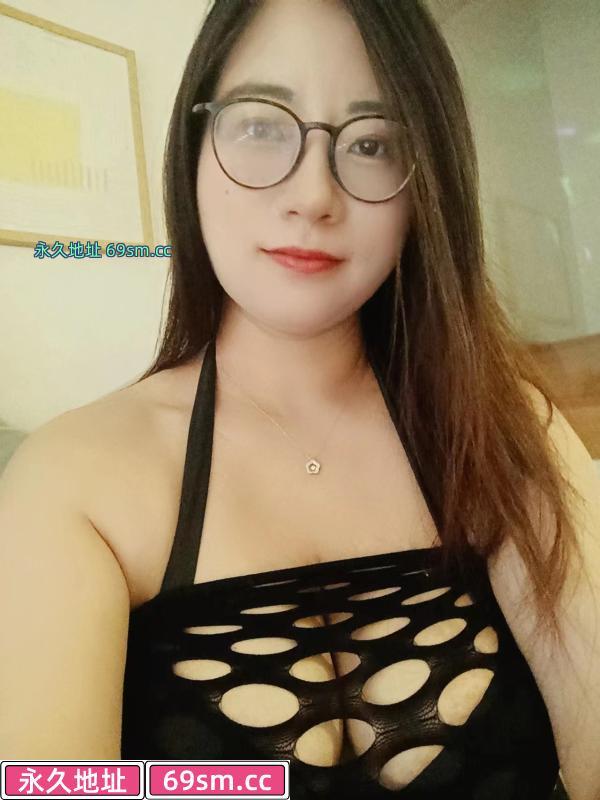 翻吃巨乳妹子