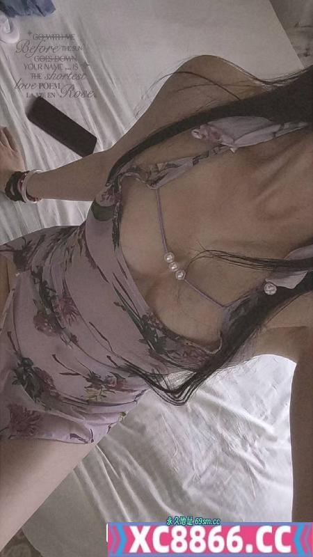 身材纤细颜值服务妹子
