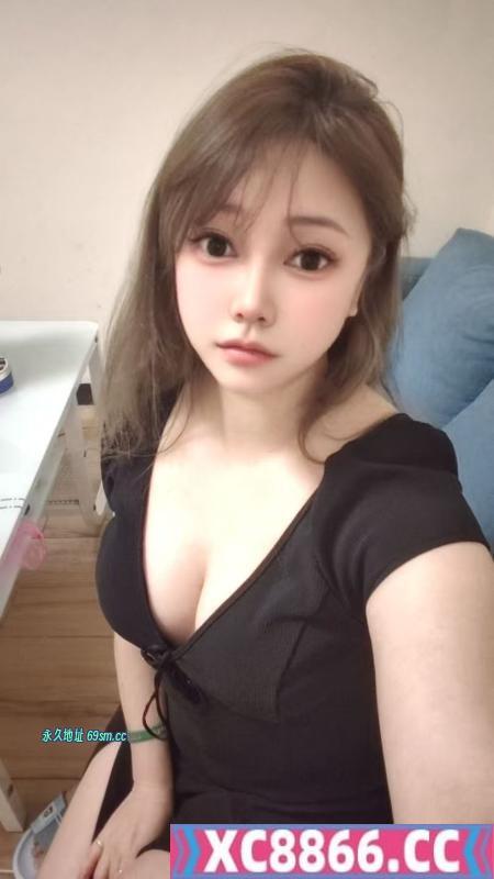 打卡白云大奶草莓