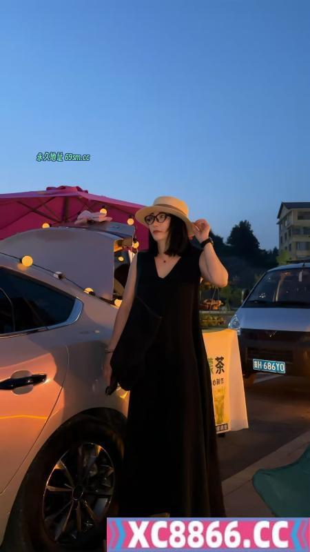 温温柔柔的眼镜妹