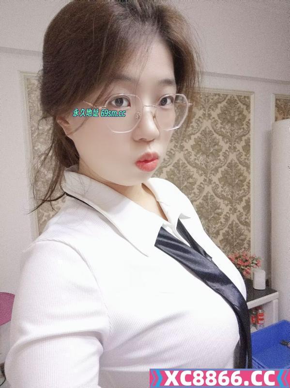 长腿制服骚货眼镜妹