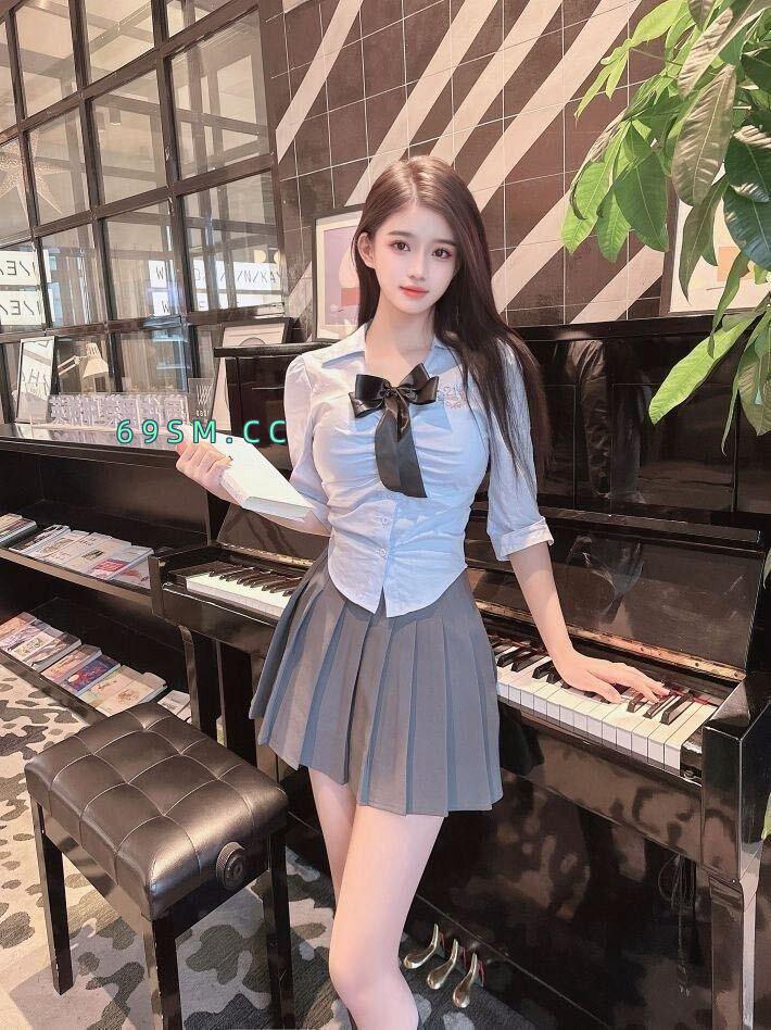 制服小萝莉粉嫩逼紧