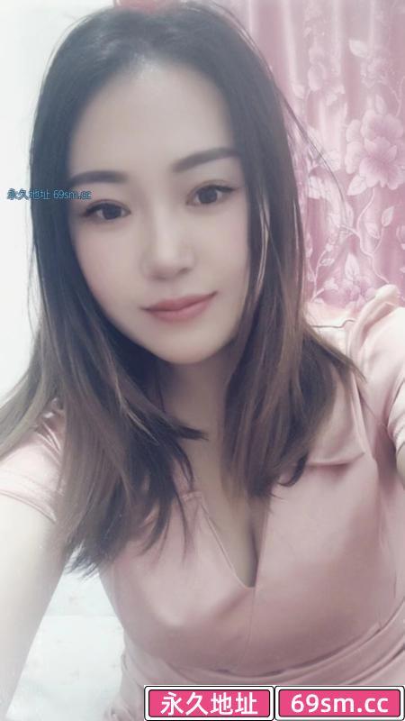 彝族大长腿妹子
