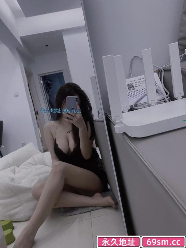 喜年广场爆乳妹子