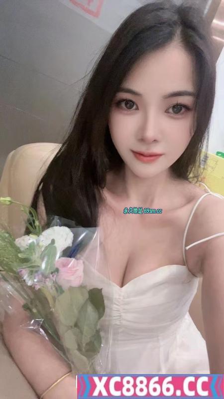 肤白蜜桃臀妹妹