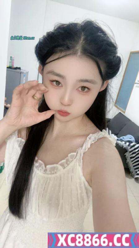 南山清纯颜值嫩妹