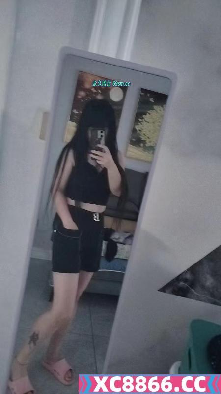让胡路大胸性感小姐姐
