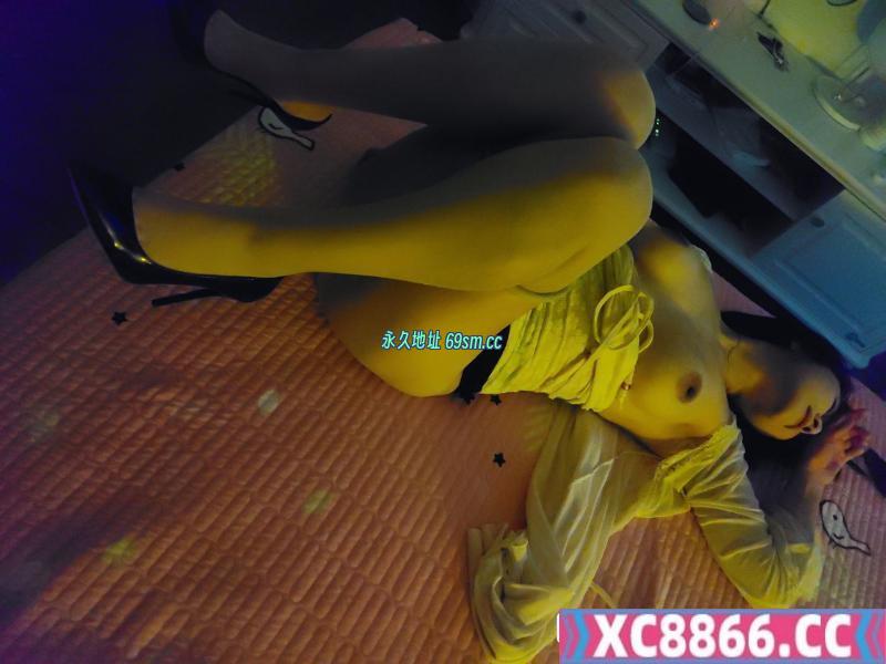 舌吻大胸御姐