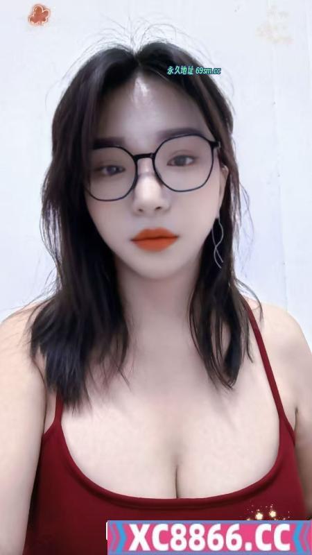 上城戴眼镜的骚妇