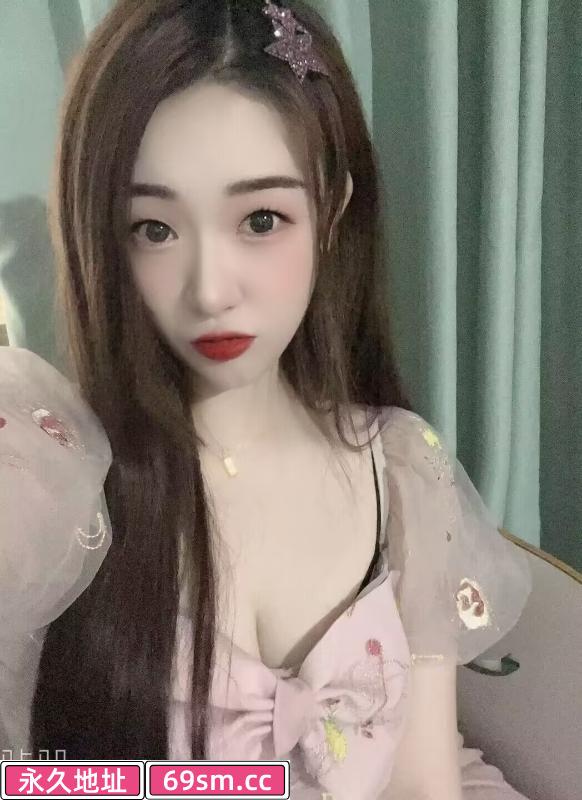 胸大腿长骚妹子