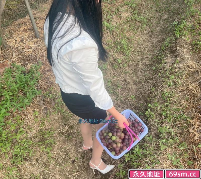 小巧玲珑骚逼少妇