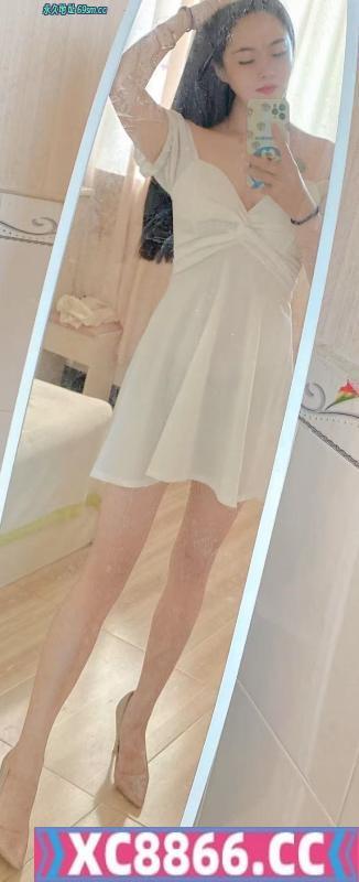 钟楼长腿美女