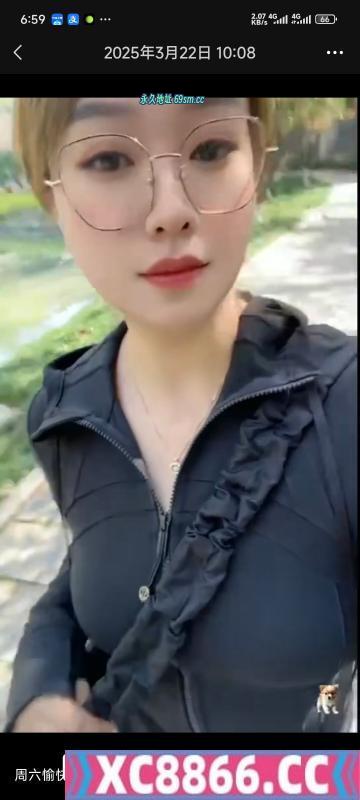 风骚眼镜姐