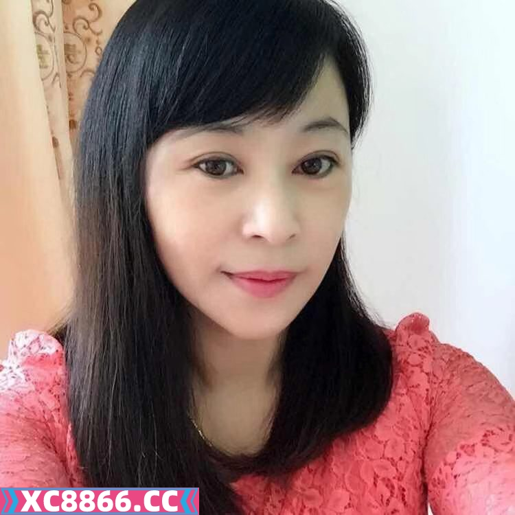 泉水按摩少妇