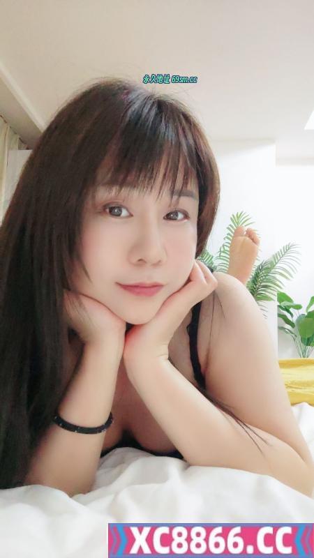白云舌吻少妇