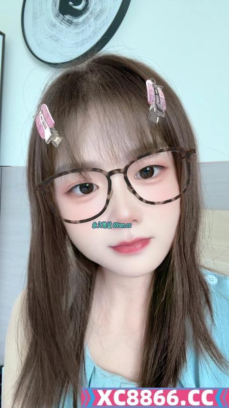 温柔带眼镜的小骚妹