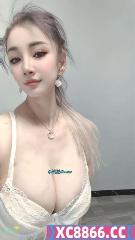东湖肤白巨乳御姐