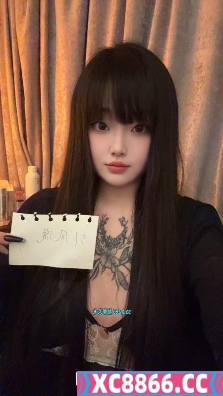 前凸后翘嫩妹珊珊