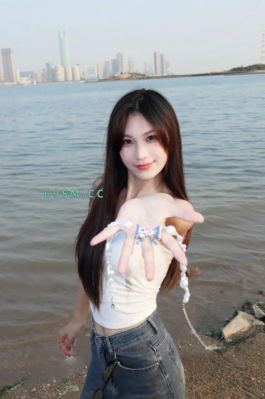 甜妹逼粉奶嫩可内射
