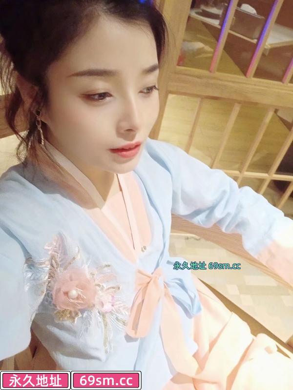 南山风骚白嫩骚女