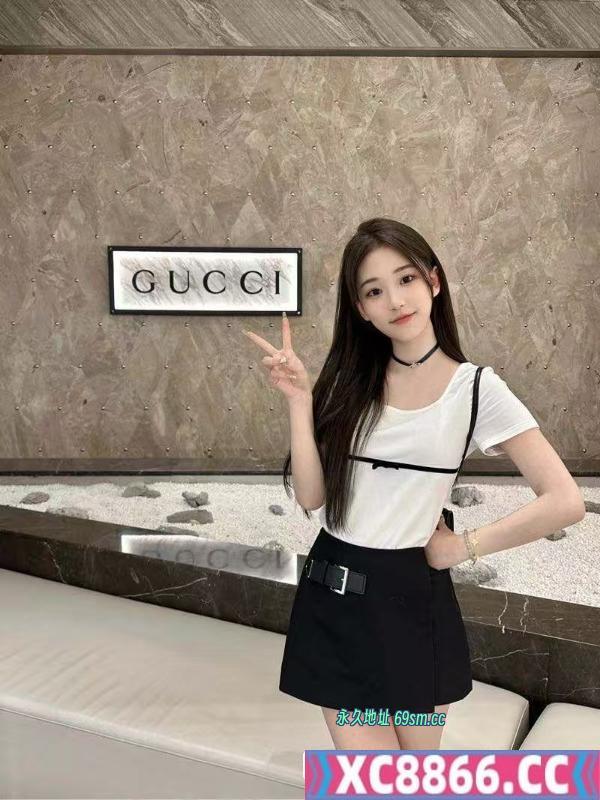 高颜值嫩妹