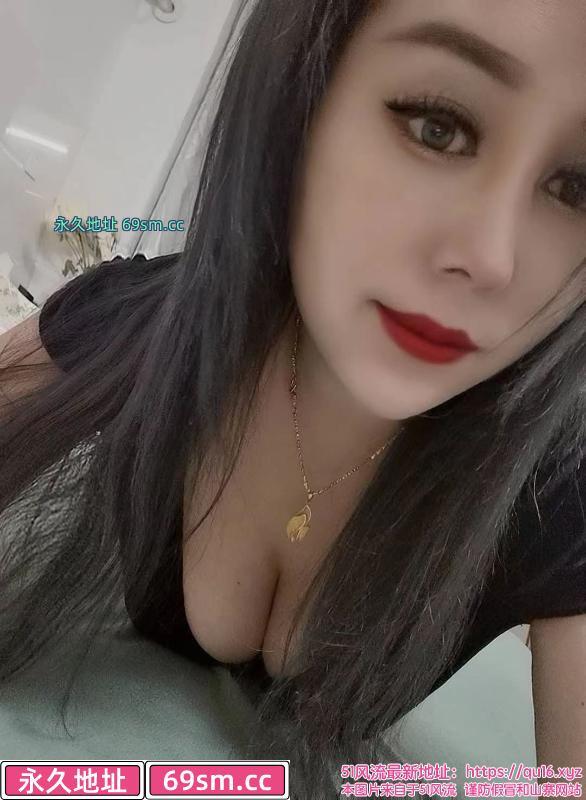 白云大胸妹子